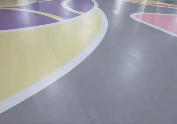 如何应对PVC地胶鼓包问题